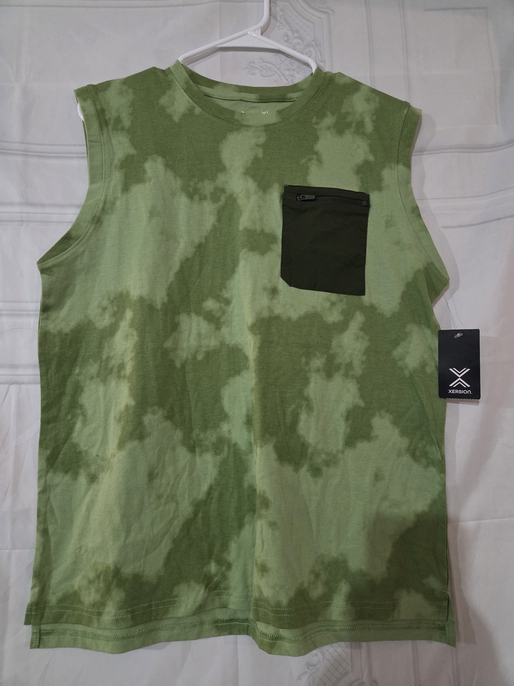 Xersion Men's Green Tie-Dye Sleeveless Muscle Tank with Dark Green Zip Pocket